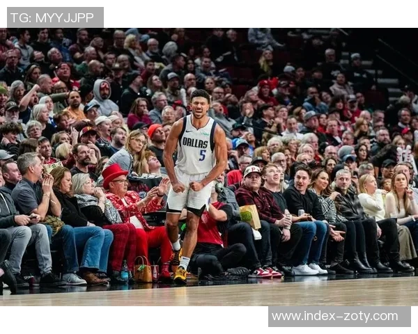 格莱姆斯外线火力全开13投7中三分精准6中4独揽22分助攻抢断齐飞