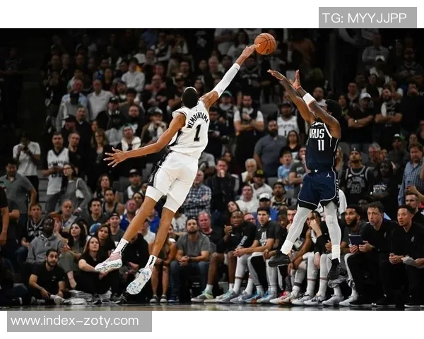 文班亚马谈卡斯尔角色明确防守能力让对手运球困难重重